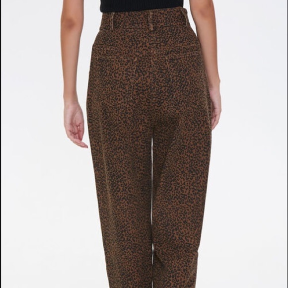NWT Forever 21 Leopard Print Ultra High Rise Baggy Fit Mom Jeans Cuffed Ankle - Picture 3 of 10